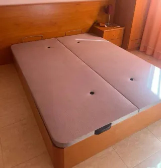 Canapés,colchones,cabezales,mesitas,base