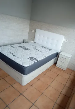 Canapés,colchones,cabezales,mesitas,base