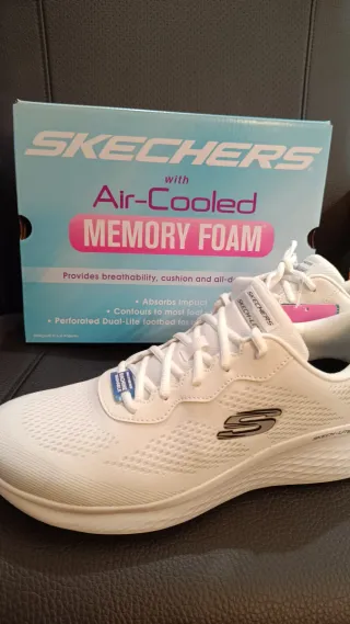 Zapatillas Skechers Air-Cooled Memory Foam Blancas