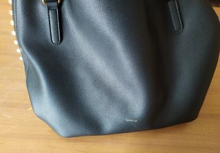 Borsa Nera con Dettagli Oro