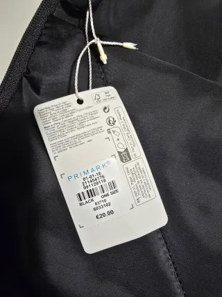 Mochila negra acolchada