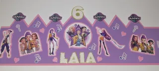 Corona de cumpleaños,1 fútbol y 2 Kpop.