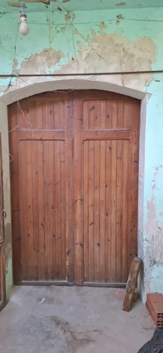 Puerta de madera maciza