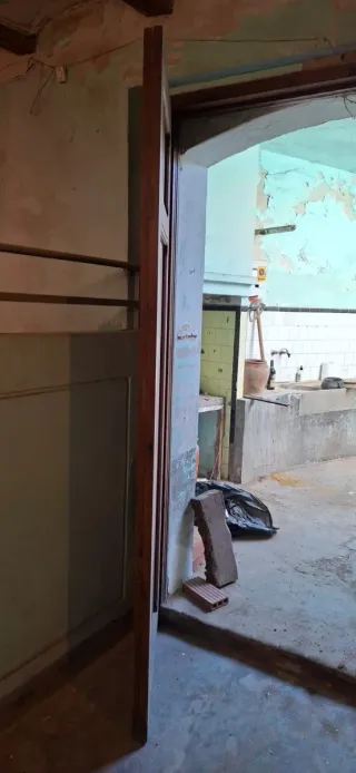 Puerta de madera maciza