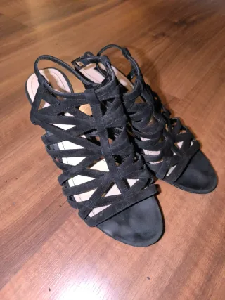 Sandalias de tacón negras