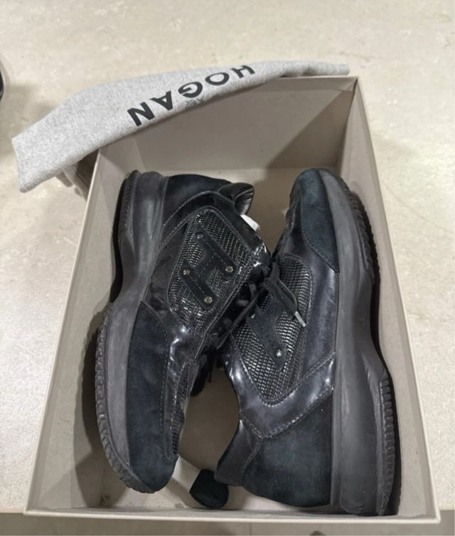 Sneakers Hogan in pelle nera opaca