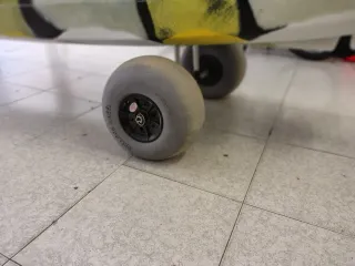 Kayak con motor Newport 180, pedales y remos