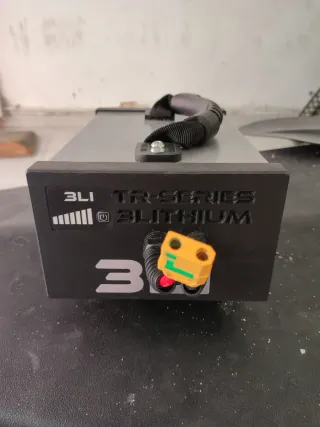 Kayak con motor Newport 180, pedales y remos