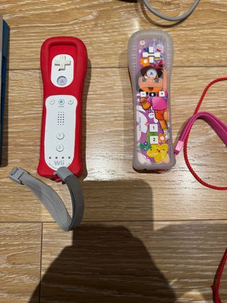 Consola Wii U con mandos y varios juegos y karaoke