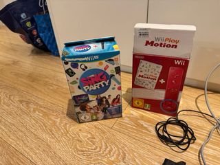 Consola Wii U con mandos y varios juegos y karaoke