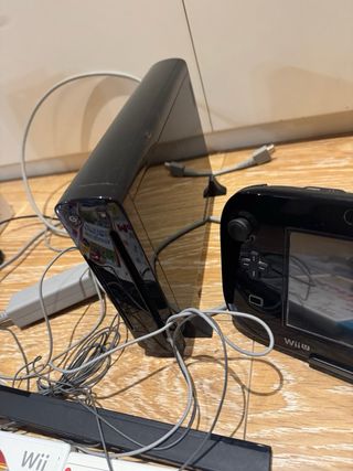 Consola Wii U con mandos y varios juegos y karaoke