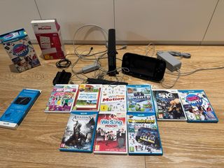 Consola Wii U con mandos y varios juegos y karaoke