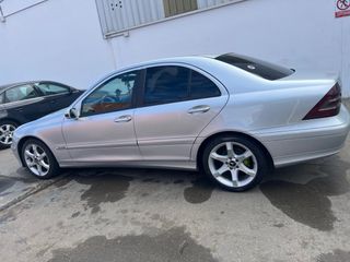 Mercedes-Benz Clase C 2005