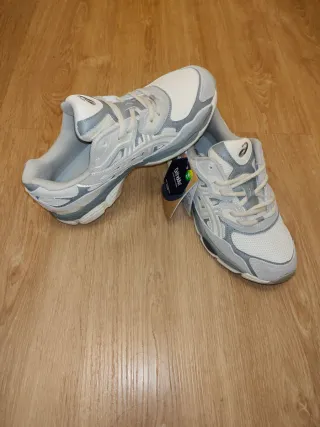 Asics Gel NYC Gris y Blanco