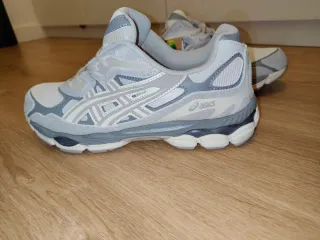Asics Gel NYC Gris y Blanco