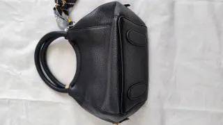 Borsa Prada nera in pelle a mano pochette