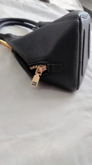Borsa Prada nera in pelle a mano pochette