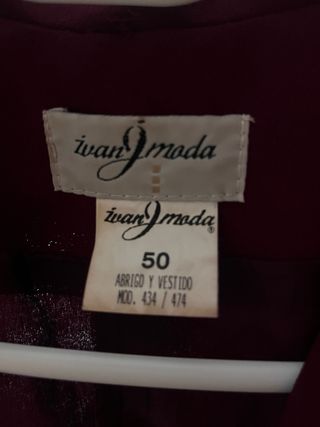 Chaqueta larga rojo vino