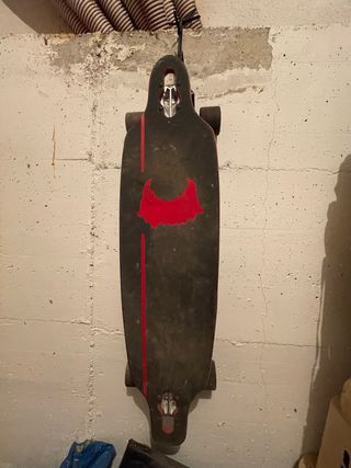 Skate Longboard Negro con Diseño Rojo