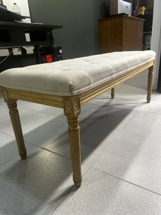 Taburete largo beige SE ENCUENTRA EN CANET DE MAR