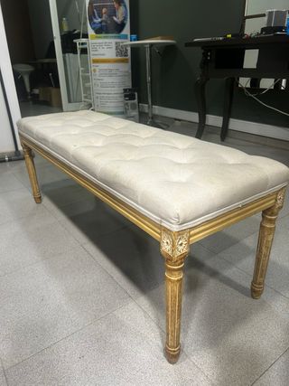 Taburete largo beige SE ENCUENTRA EN CANET DE MAR