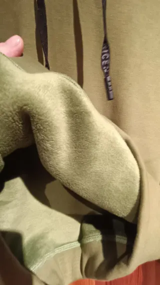 Sudadera verde con pelo interior