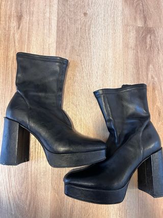Botines de piel tacón ancho negros