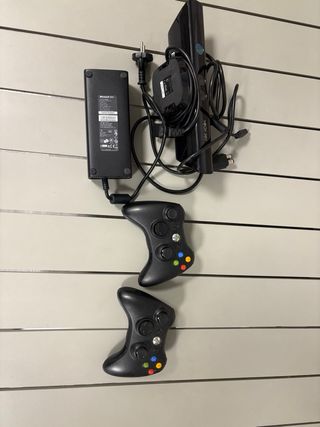 Xbox 360 Slim Negra + Kinect + 2 Mandos + Juegos