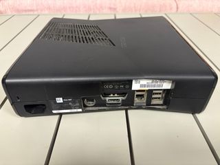 Xbox 360 Slim Negra + Kinect + 2 Mandos + Juegos