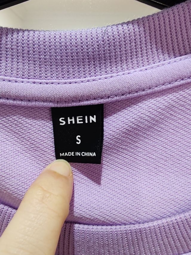 Camiseta Morada Manga Corta Estampada