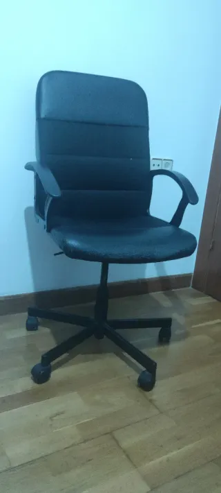Silla de despacho negra