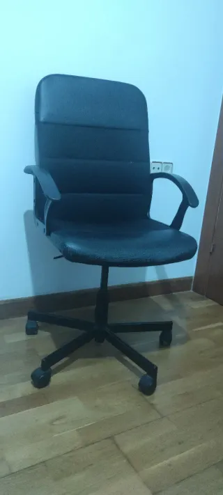 Silla de despacho negra
