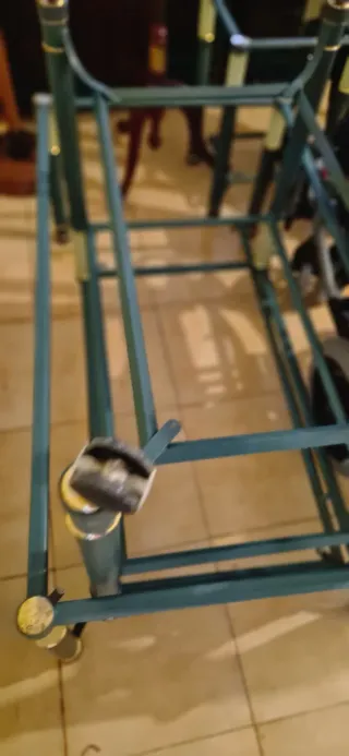 Juego 4 mesas salón cristal y metal y estanteria