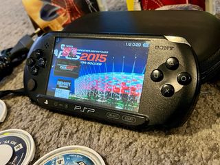 PSP sin uso muchos juegos y pelis