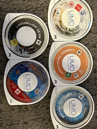 PSP sin uso muchos juegos y pelis