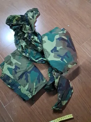 Chaquetón boscoso Gore-Tex Talla L y chubasquero