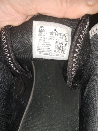 Zapatillas Jordan Negras y Rojas