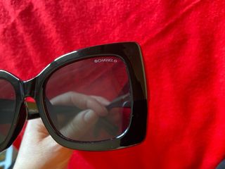 Gafas de sol Chanel negras y doradas