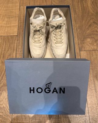 Sneakers Zapatos Hogan beige y doradas. Talla 37.5