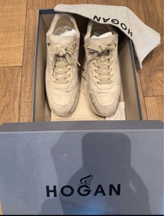 Sneakers Zapatos Hogan beige y doradas. Talla 37.5
