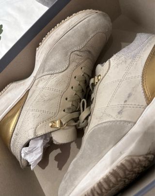 Sneakers Zapatos Hogan beige y doradas. Talla 37.5