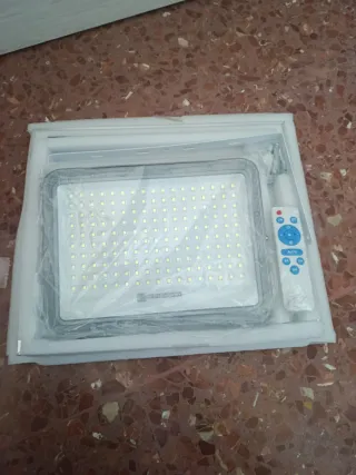 Confezione da 5 faretti solari LED 200w