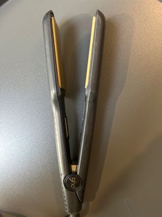 Planchas de pelo GHD negras y doradas