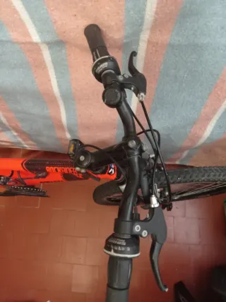 Bicicleta B'TWIN Roja Montaña