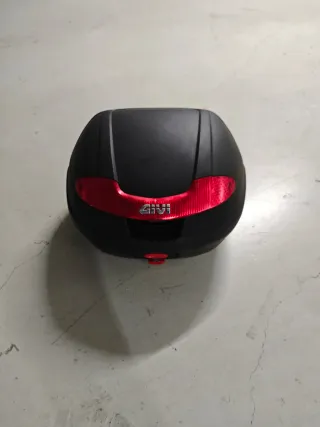 Baúl Givi Negro/Rojo