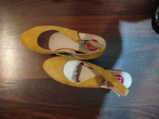 Zapatos de vestir amarillos