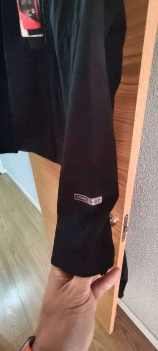 Chaqueta Pelliot Negra