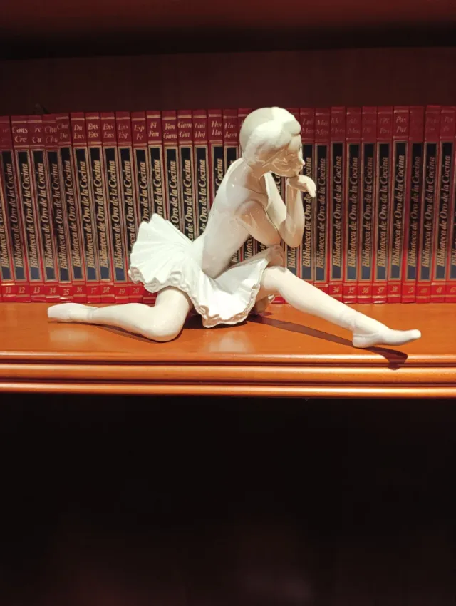 Ballerina in porcellana Lladro fatta a mano