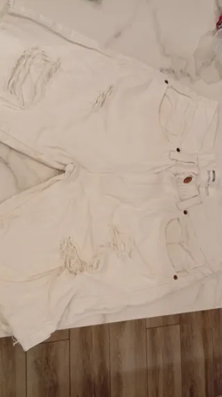 Vaqueros cortos rotos cada pantalón 5€ oferta3 12€