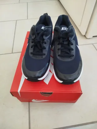 Scarpe Nike nere uomo